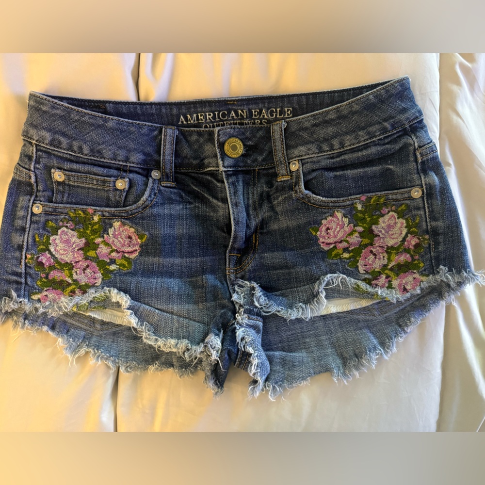 American Eagle Outfitters Dark Denim Jeans with Flower Embroidery- Size 0